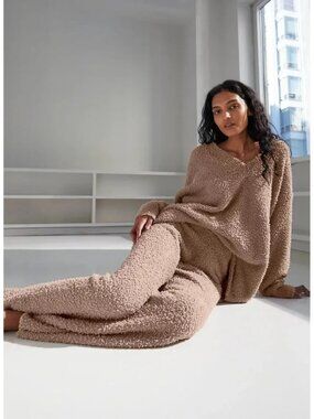 Aritzia The Group Babaton Retreat SET Plush V-Neck Sweater Pants Brown Size XS